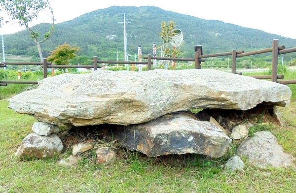 청산면 읍리에 있는 고인돌 유적지